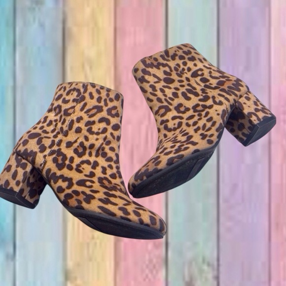 Time And Tru Brown Leopard Cheetah Print Ankle Bootie Boots NWOT - Picture 1 of 13